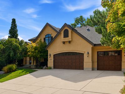 1017 N Oakridge Dr