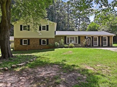 2933 E Howell Dr