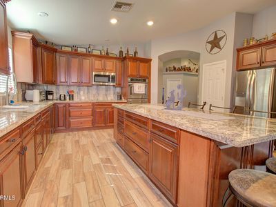 680 W Cobblestone Dr