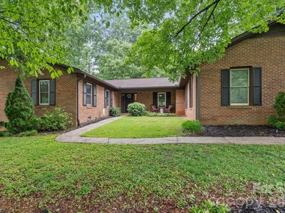 300 Brookmeade Dr