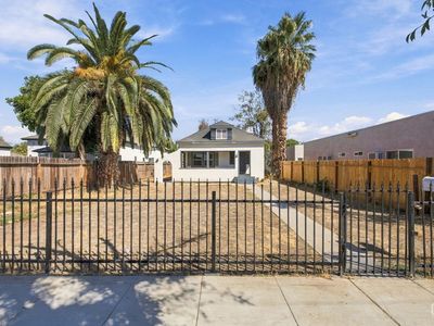 Property at 1802 Forrest St, Bakersfield, CA