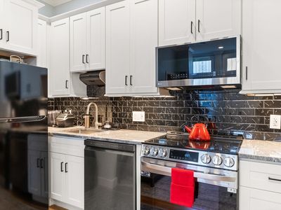 560 Columbus Ave APT 1
