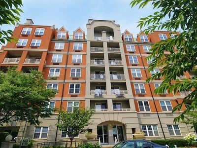 75 Oceana Dr E APT 1H