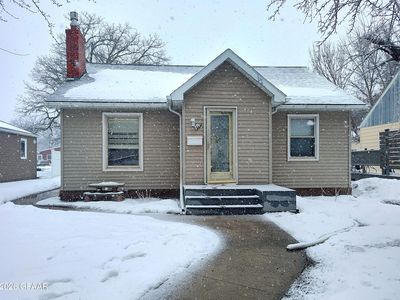 319 Crocker Ave N