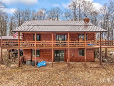 1322 W Northwoods Ln