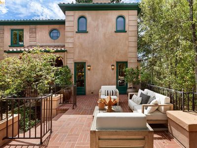 1411 Hawthorne Ter