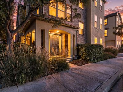 180 W Barry Links Way