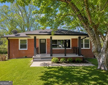 221 Napoleon Dr SW