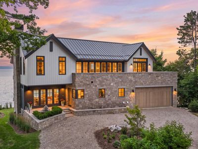 9669 Peninsula Dr