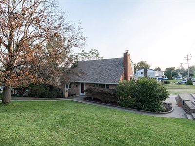 990 El Rancho Dr