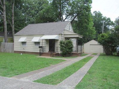 3682 Bowen Ave