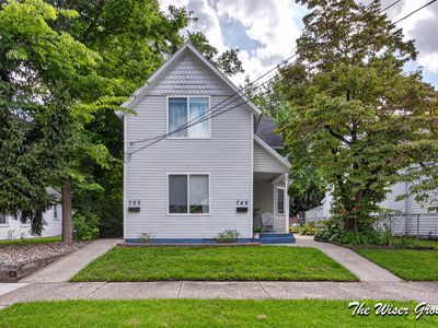 748 North Ave NE