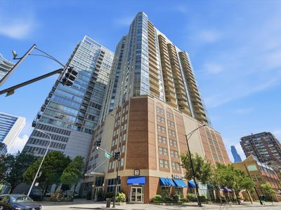 645 N Kingsbury St APT 2407