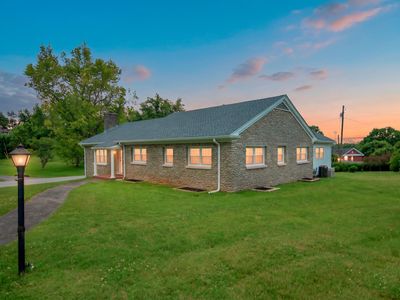 16 Manor Dr