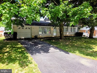 3 Lexington Dr