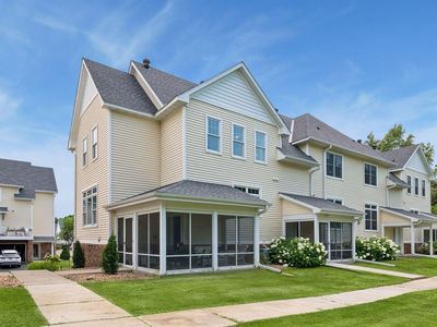 5750 Village Trl