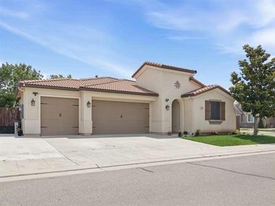 899 Blackwood Ave