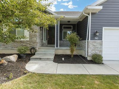 740 N Champion Ln