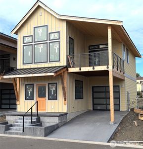 204 Skipping Stone Loop