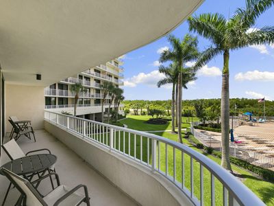 380 Seaview Ct APT 203