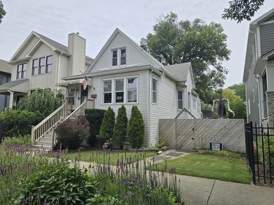 4043 N Albany Ave