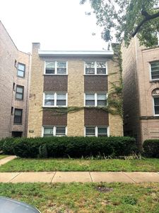 7542 N Oakley Ave APT 2W