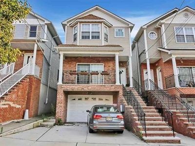 176 W 54th St