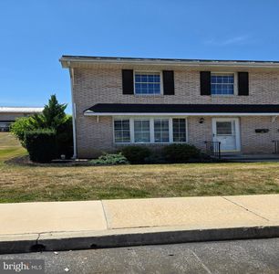 Property at 12 Bentley Pl, Carlisle, PA