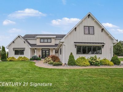 8878 N Meadows Ct