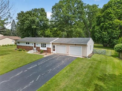 17 Briarwood Ln