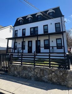 4-6 Larsen St
