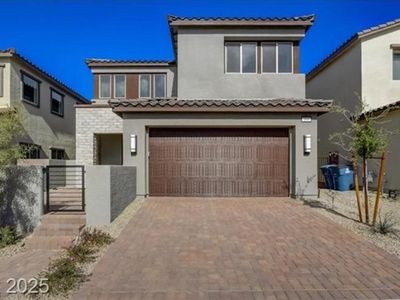 109 Medianoche St