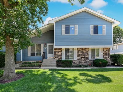 Property at 2401 Brunswick Cir APT C, Woodridge, IL