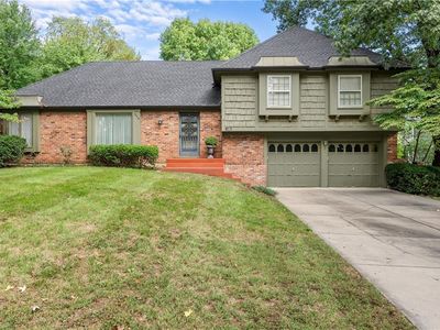 12818 Oakmont Dr