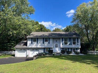 6 Redwood Dr