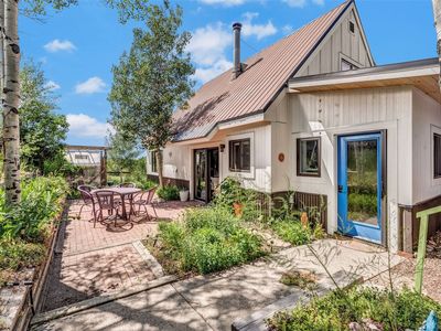 404 Alpine Court