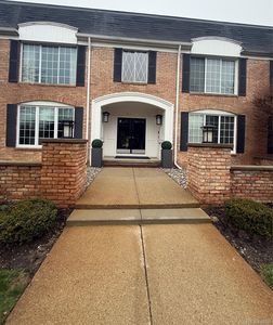 150 E Long Lake Rd