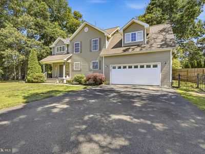 4 Greenbriar Dr