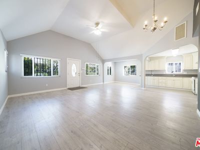 117 S Virgil Ave