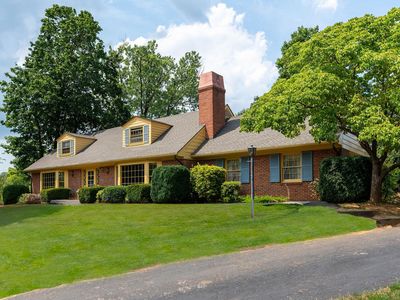 808 Warwick Cir