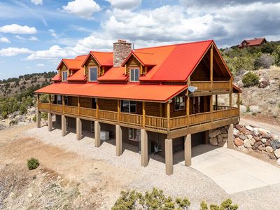 633 E Cedar Highlands Dr