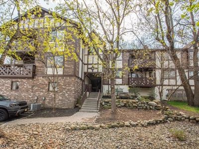 802 Thoreau Ct