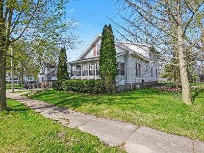 215 N Division Ave