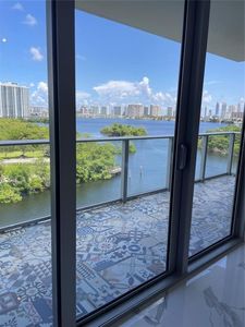 16385 Biscayne Blvd #805