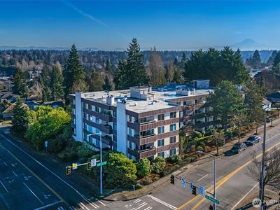 3421 SW Roxbury Street #401