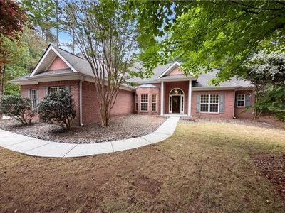 Property at 125 Farr Lake Dr, Tyrone, GA
