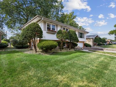 541 E 166th Pl