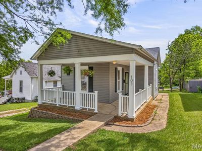 103 S 4th St