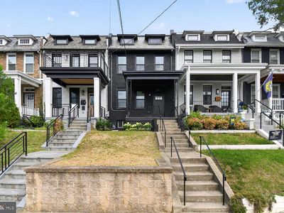 829 Longfellow St NW