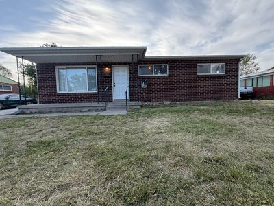 3327 S Maple Way